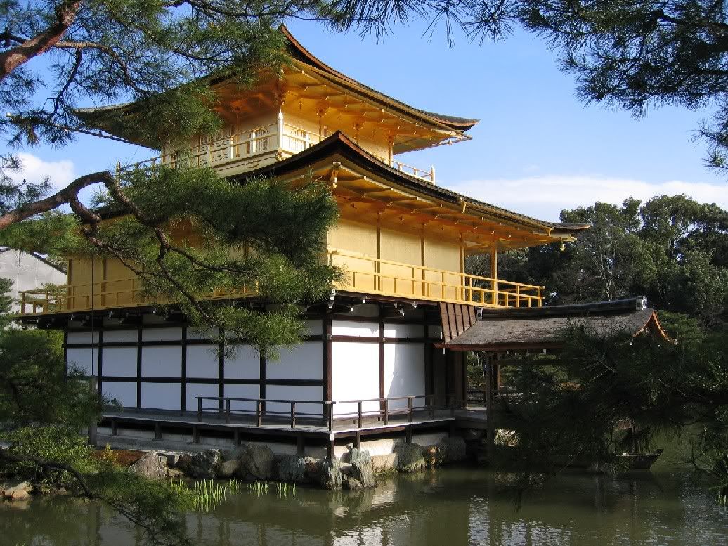 http://i83.photobucket.com/albums/j283/lordwu/Japan_March_2006/0330/kinkakuji_golden_pavilion-4.jpg