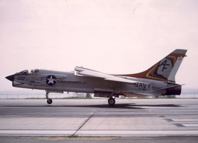 F-8HVF-201-a.jpg