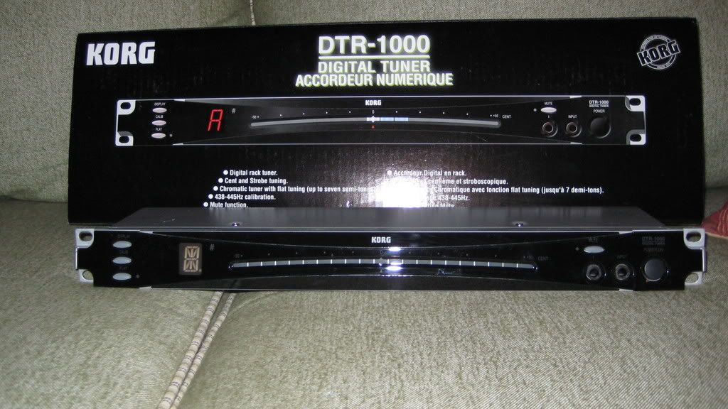 Ampeg b2re, tuner, furman power conditioner, in 4 space skb