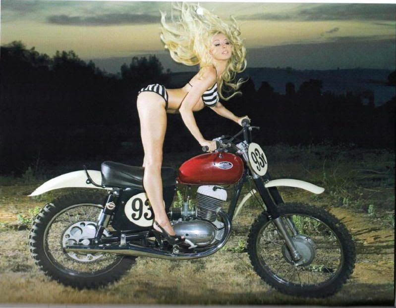 Mulher de biquini em moto, gostosa na moto, babes on bike, bikini on bike