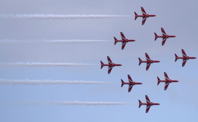 http://i83.photobucket.com/albums/j315/toyotahiluxsurf/SunderlandInternationalAirshow20072.jpg