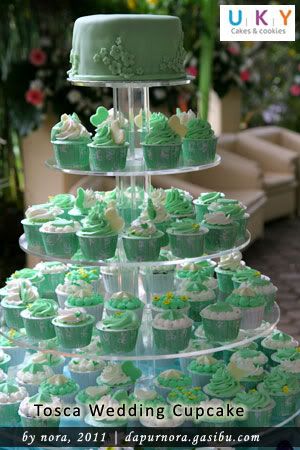 wedding cupcake