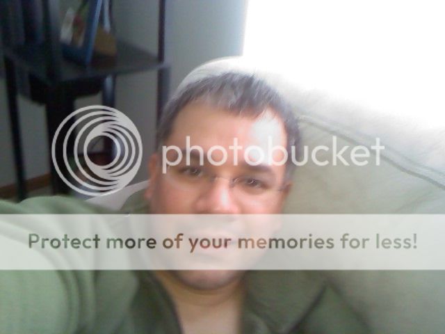 http://i83.photobucket.com/albums/j296/loubot/Family/me.jpg