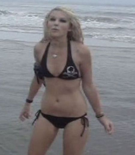 https://i83.photobucket.com/albums/j296/loubot/Misc/taylor_swift_bikini.jpg