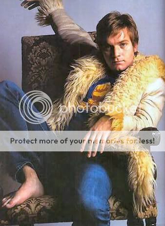 http://i83.photobucket.com/albums/j301/Lissena/ewan_mcgregor_02.jpg