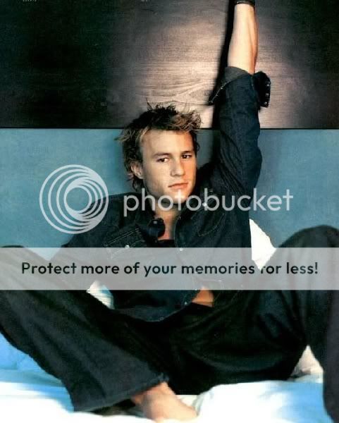 http://i83.photobucket.com/albums/j301/Lissena/heath_ledger_02.jpg